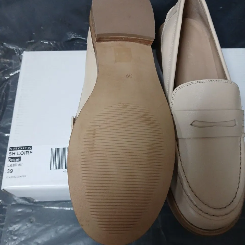 SH LOIRE BEIGE LEATHER CLASSIC LOAFER – SIZE 39 (MEN'S)