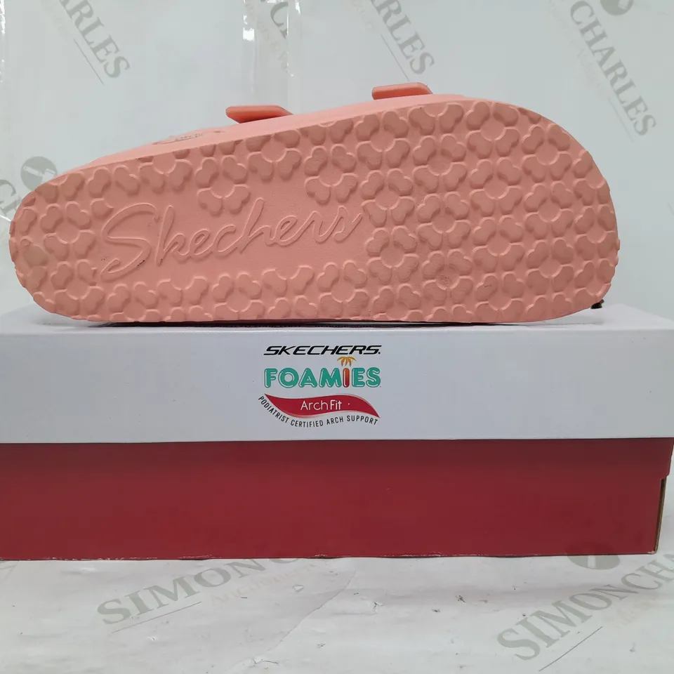 BOXED SKECHERS FOAMIES OPEN TOE SANDALS IN CORAL SIZE 6