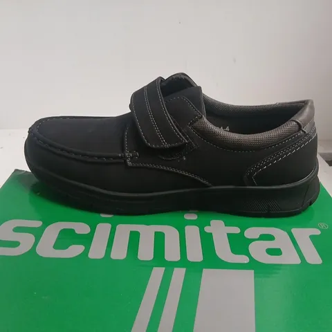 SCIMITAR TOUCH FASTENING CASUAL SHOES – UK SIZE 10 (BLACK)