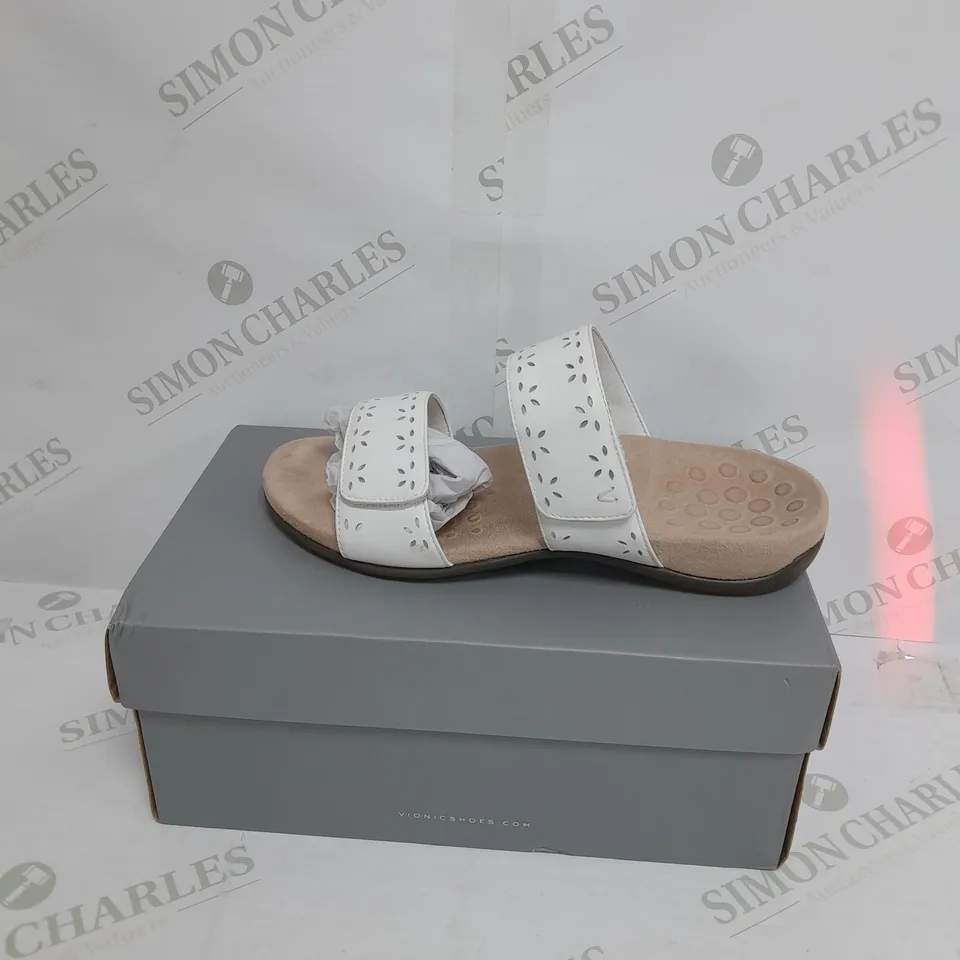 BOXED VIONIC BLACK REST SANDALS IN WHITE - WOMENS 6.5