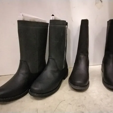 BOXED EMU AUSTRALIA YANCOL BOOTS IN BLACK , 2 PAIRS UK 6 , 1 PAIR UK 8 AND 1 PAIR ESPRESSO 8