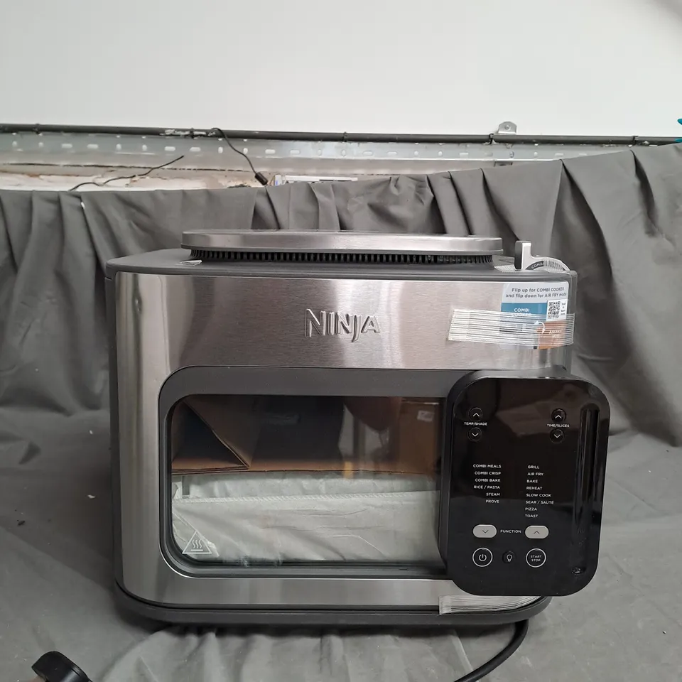 NINJA MULTIFUNCTION 14 IN 1 OVEN & AIR FRYER WITH BROWNIE TIN