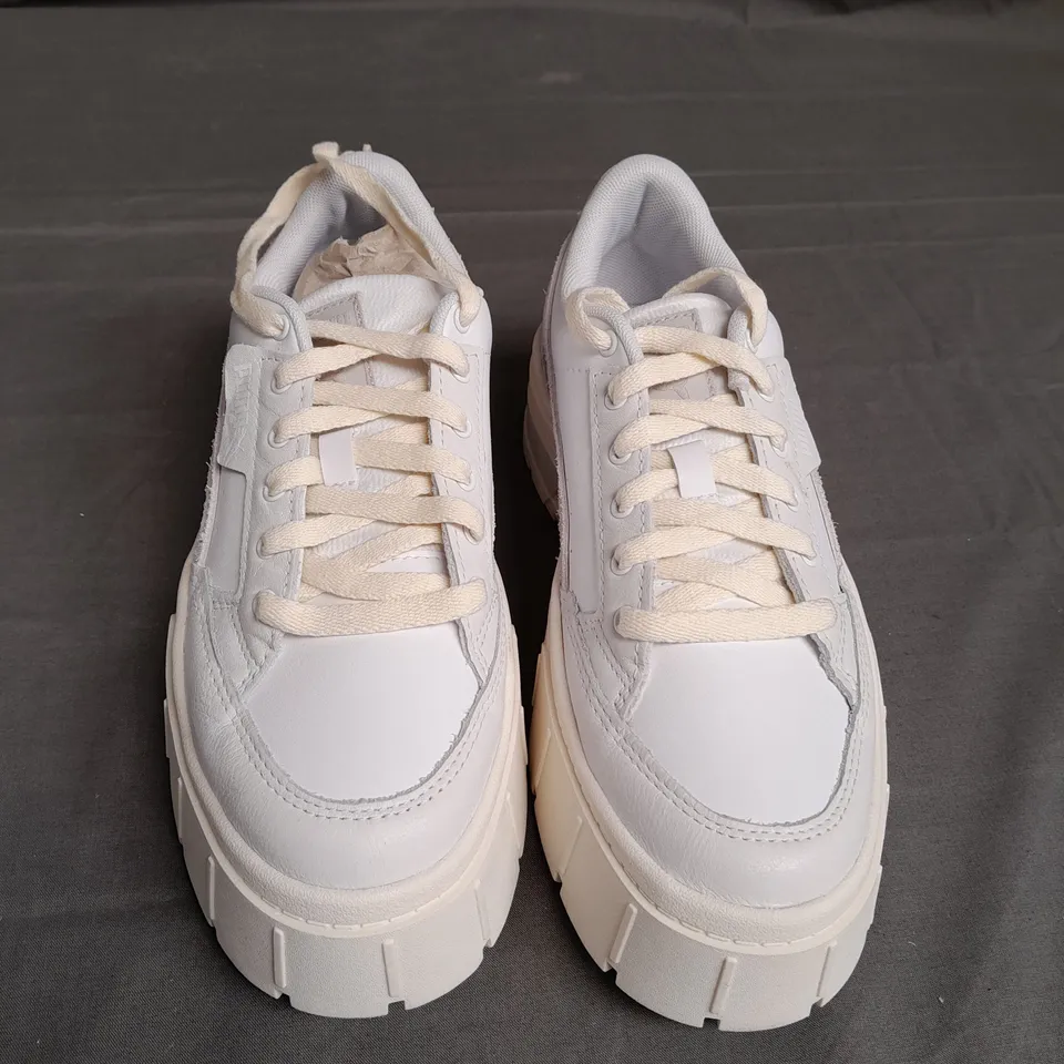 BOXED PAIR OF PUMA MAYZE WHITE TRAINERS SIZE UK 6