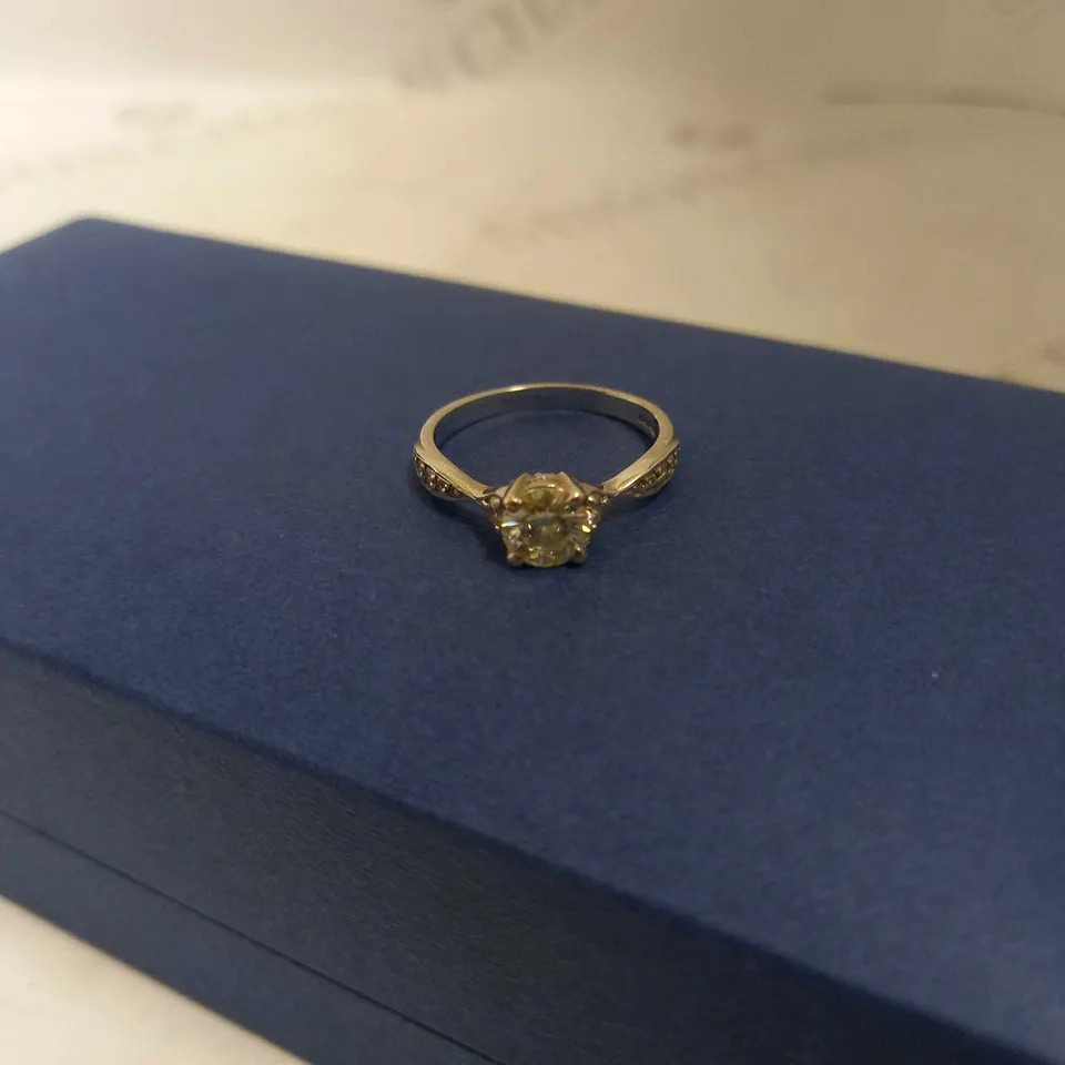 MOISSANITE 9CT GOLD 1CT EQ TWISTED SHANK SOLITAIRE RING SIZE P RRP £469