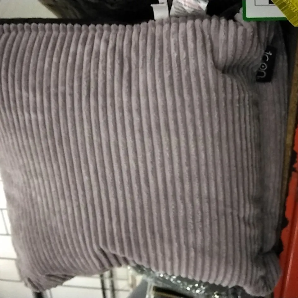 MAJA BEAN BAG CHAIR AND LOUNGER UPHOLSTERY COLOUR: LILAC