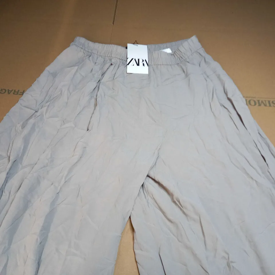 ZARA ULTRATHIN WIDE LEG STRETCH PANTS IN GREY - MEDIUM
