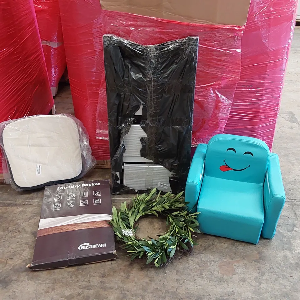 PALLET OF ASSORTED HOMEWARE AND CONSUMER PRODUCTS TO INCLUDE; STEP LADDER, KID'S CHAIR, LAUNDRY BASKET, CUSHION, ARTIFICIAL PLANT WREATH ECT.
