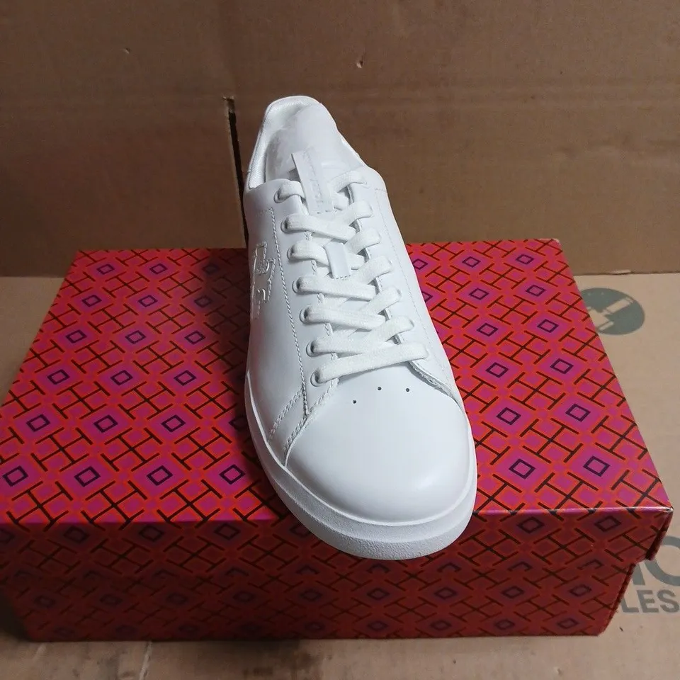 TORY BURCH WHITE LEATHER SNEAKERS – WOMEN’S BOXED SIZE USA 9
