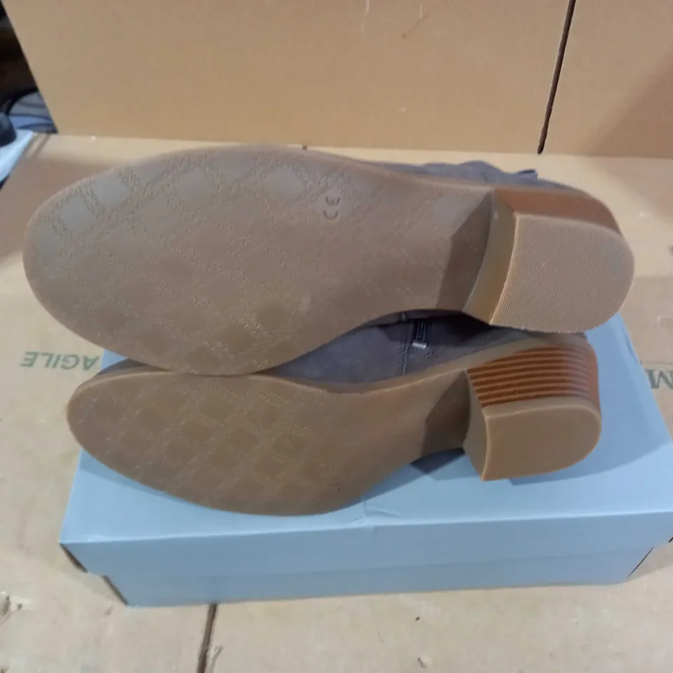 VIONIC VERA ANKLE BOOTS - GREIGE - SIZE 7