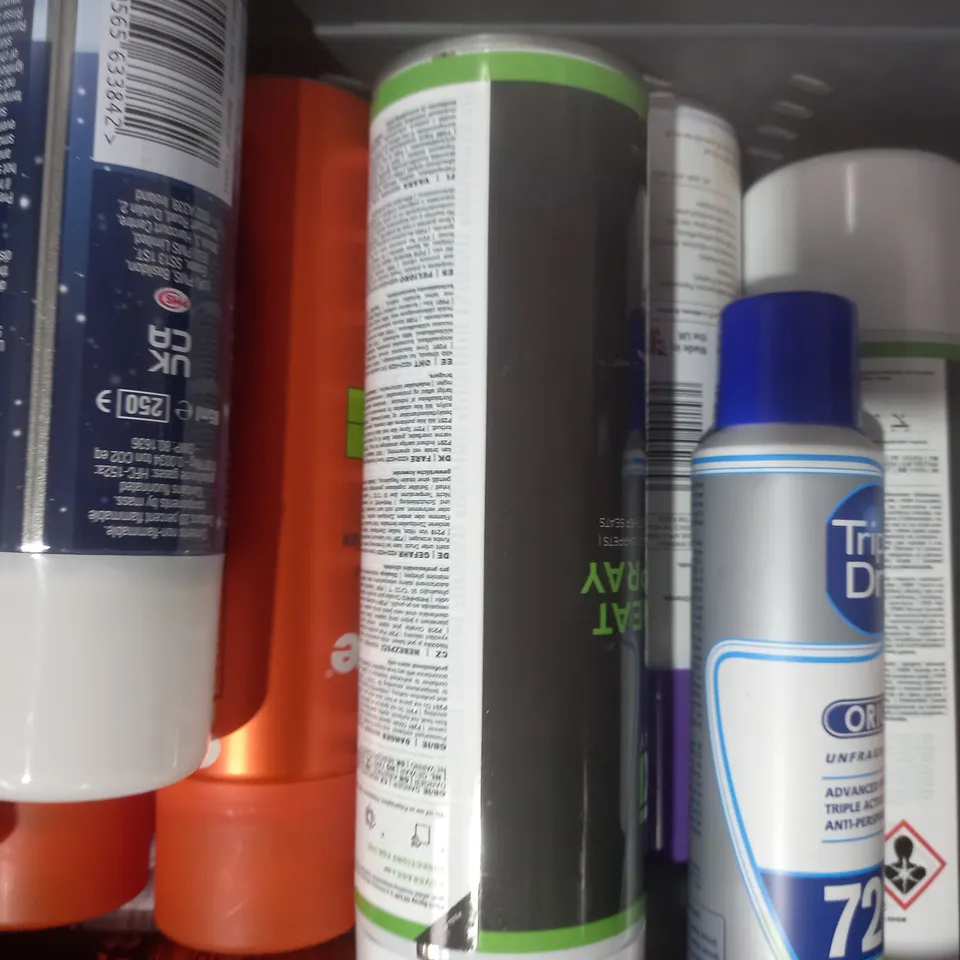 APPROXIMATELY 15 ASSORTED AEROSOL ITEMS IN INCLUDE MARKSMAN COLOU RMARKER FOR CATTLE, GILLETTE FUSION SHAVE GEL, SNOW WHITE SNOW SPRAY, ETC - COLLECTION ONLY