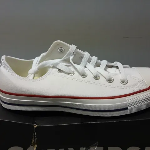 BOXED CONVERSE WIDE WHITE LOW SHOES - UK 7 