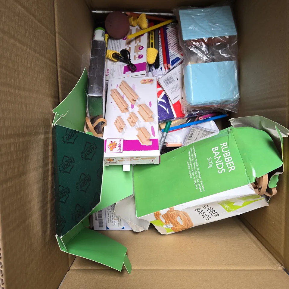 BOX OF APPROXIMATELY 20 ASSORTED HOUSEHOLD ITEMS TO INCLUDE - OSCO TISSUE BOX - SEWING THREAD - PADDY POWER BRIEFS - ETC