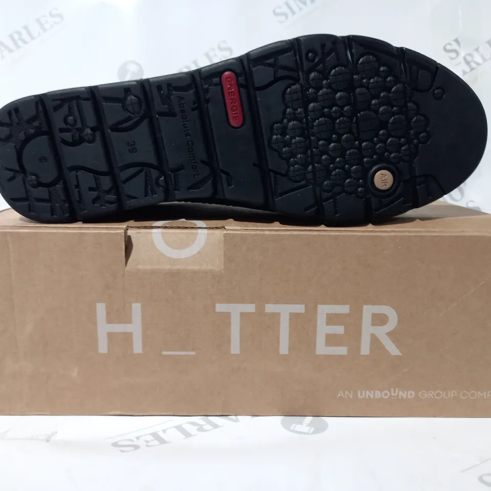 BOXED PAIR OF HOTTER LACE UP SHOES IN NAVY UK SIZE 6