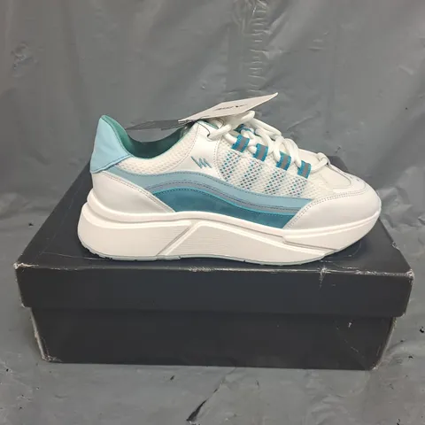 BOXED PAIR OF AISE NEXO WAVE SHOES IN WHITE / BLUE SIZE UK 8