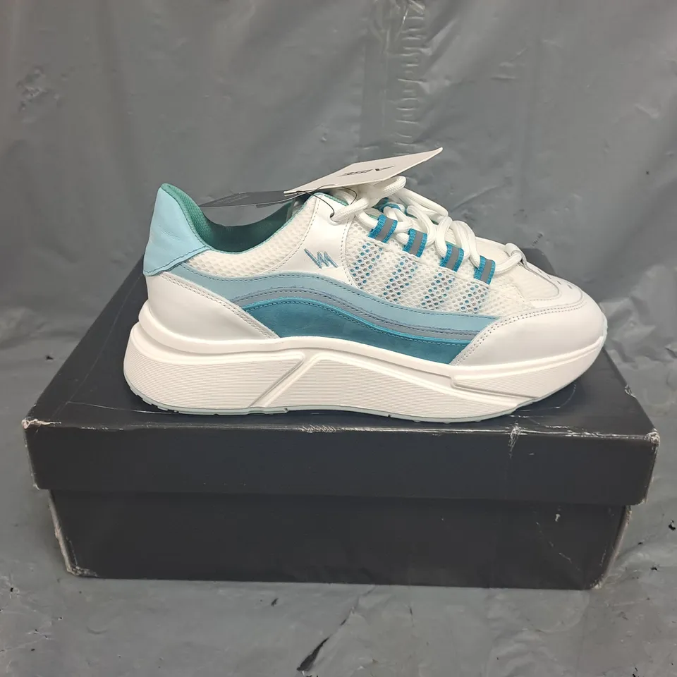 BOXED PAIR OF AISE NEXO WAVE SHOES IN WHITE / BLUE SIZE UK 8