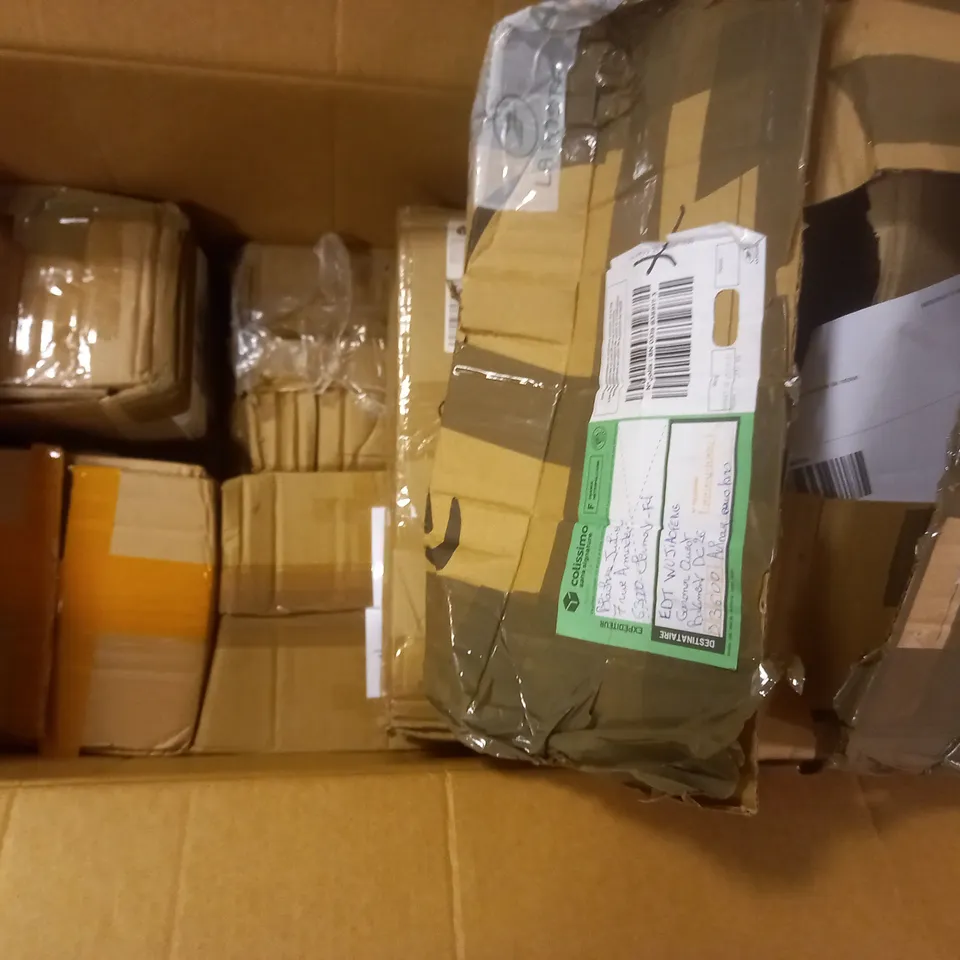 APPROXIMATELY 5 ASSORTED LIGHTS FIXTURES OF VARIOUS TYPES AND STYLES