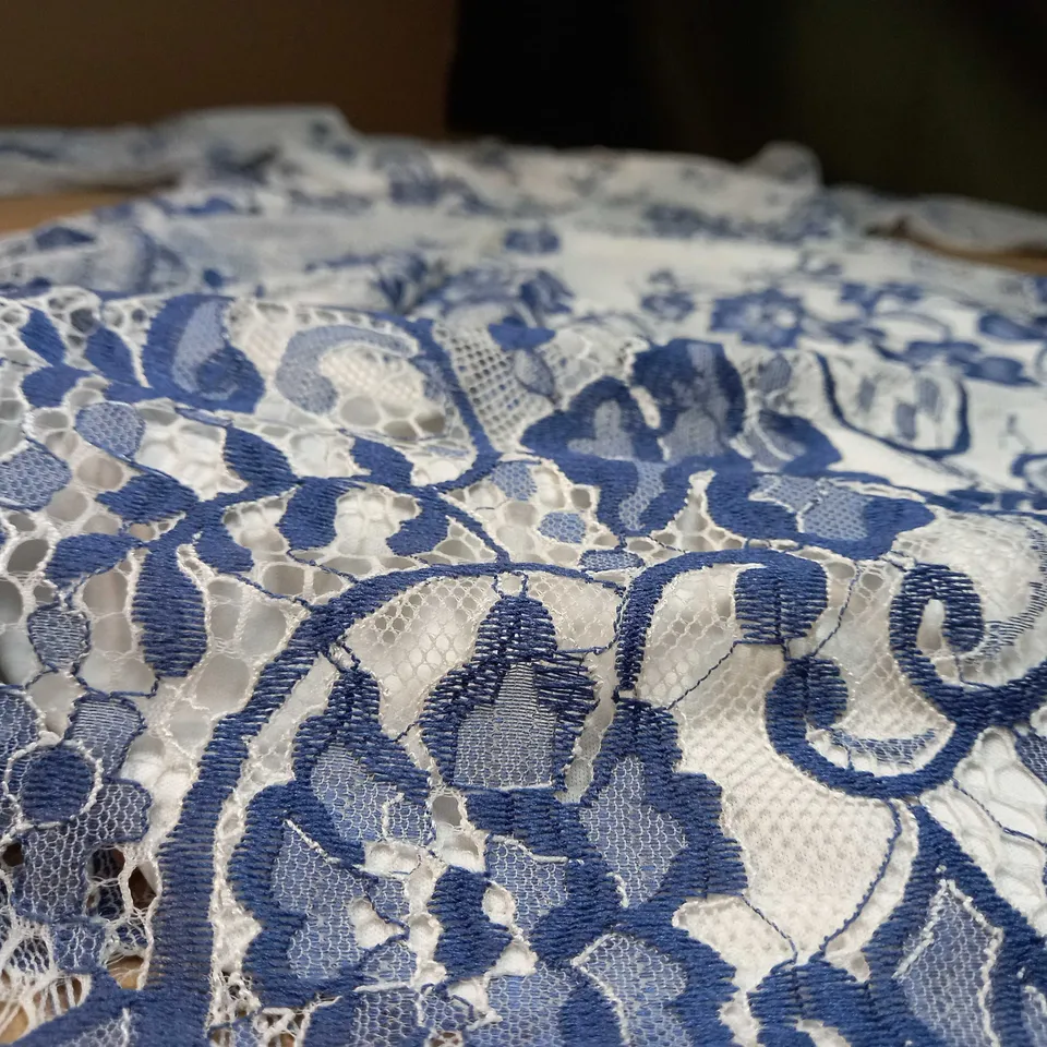 OASIS WHITE/BLUE NET DETAILED TEA DRESS - SIZE 10
