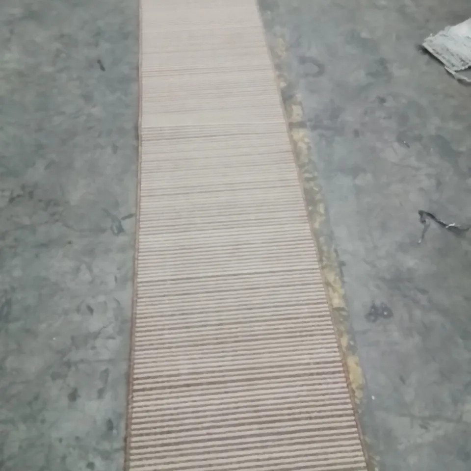 QUALITY DESIGNER AREA RUG - APPROXIMATELY 300X57CM