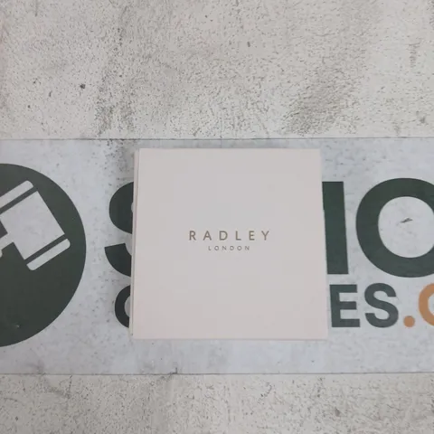 RADLEY LONDON NECKLACE – TRI-TONE RING PENDANT ON SILVER CHAIN