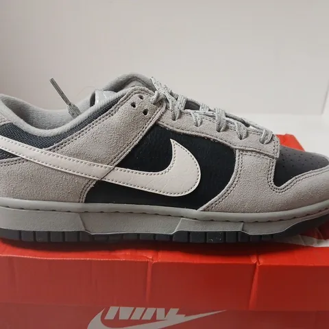 BOXED PAIR OF NIKE DUNK LOW SNEAKERS – GREY/BLACK (UK 8)