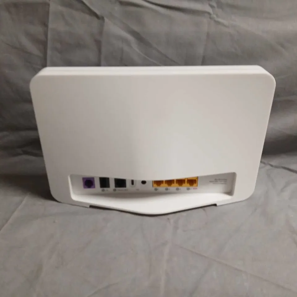 SKY SR213-02-UK WHITE WIRELESS ROUTER