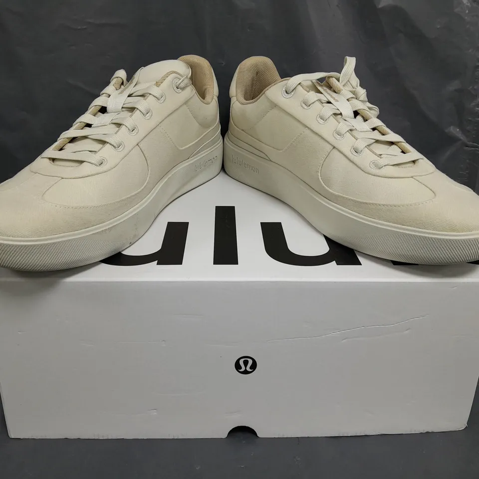 BOXED PAIR OF LULULEMON MEN'S CANVAS CITYVERSE SNEAKERS IN BONE SIZE UK 12.5