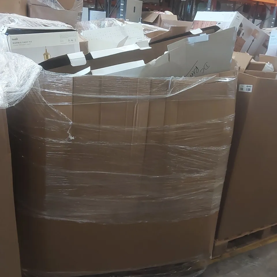 PALLET CONTAINING A VERY LARGE QUANTITY OF ASSORTED DESIGNER LIGHTING PRODUCTS INCLUDING: ERIN CEILING LIGHT, FLOYD PENDANT, COLT BAR CEILING LIGHT ECT
