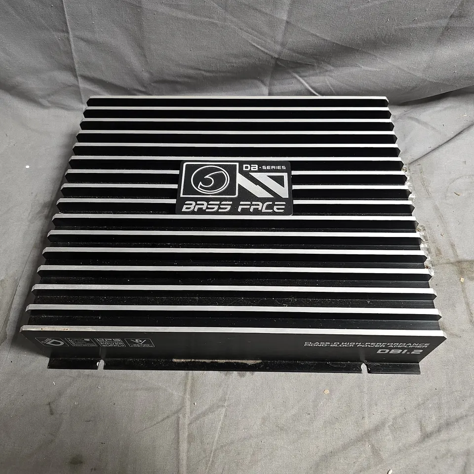 CLASS- D HIGH - PERFORMANCE MONO - BLOCK POWER AMPLIFIER