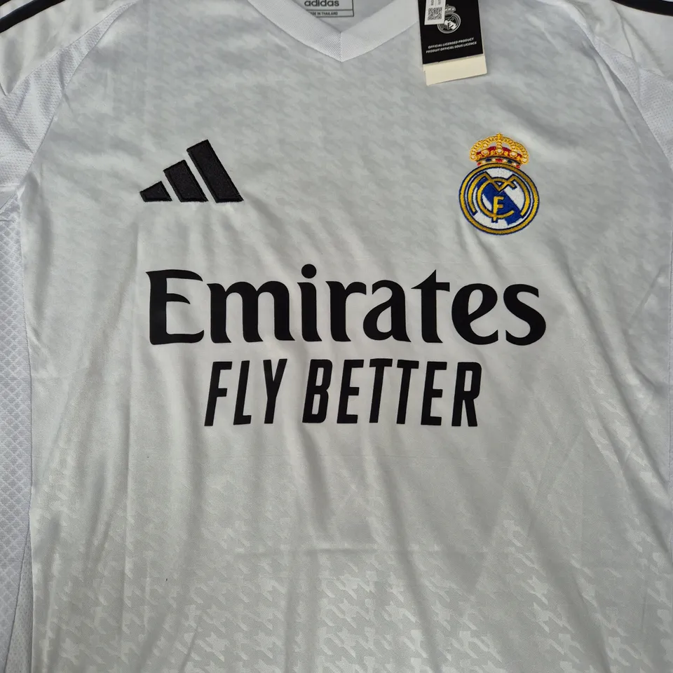 ADIDAS REAL MADRID FOOTBALL TOP IN WHITE SIZE MEDIUM - NUMBER 9 MBAPPÉ