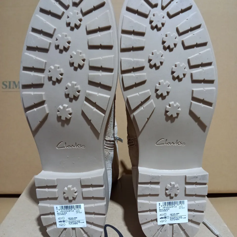 CLARKS ORINOCO 2 STYLE WOMENS BOOT IN SAND SUEDE - SIZE 8 