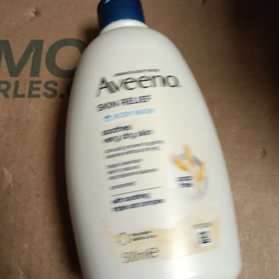 APPROXIMATELY 20 ASSORTED COSMETIC ITEMS INCLUDING ZERODERM OINTMENT , CUTICURA HAND GEL AND AVEENO SKIN RELIEF BODY WASH 
