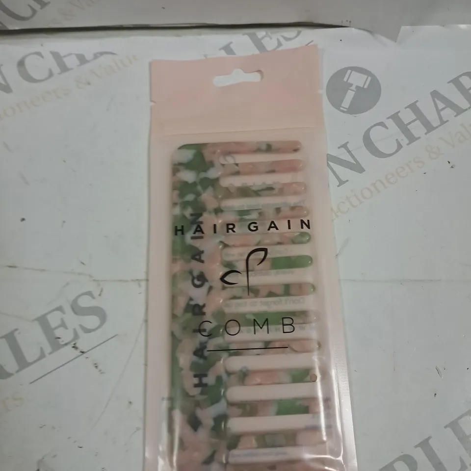 BOX OF ASSORTED HAIRGAIN ITEMS TO INCLUDE HEADBANDS, HAIR COMBS, GUMMIES ETC