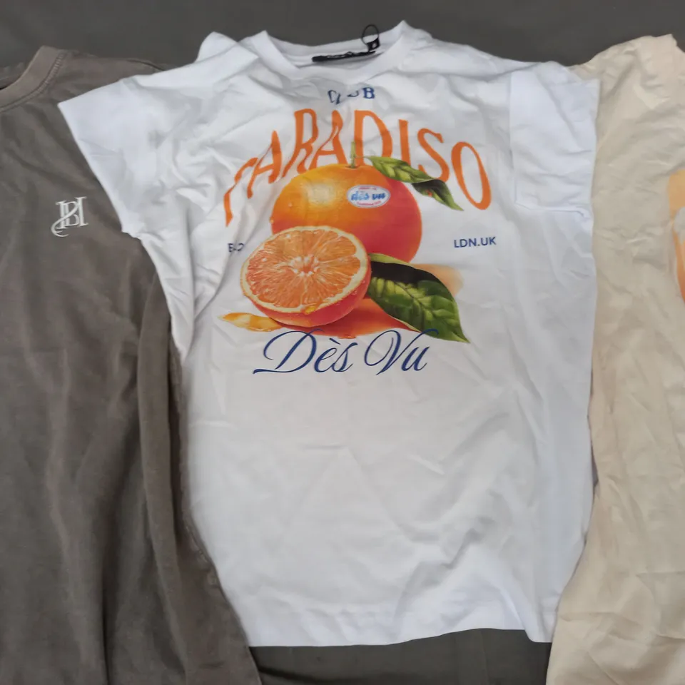 BOX OF APPROXIMATELY 20 ASSORTED CLOTHING AND FASHION ITEMS IN VARIOUS COLOURS, STYLES, AND SIZES - COLLECTION ONLY