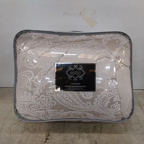 BAGGED MAISON DUTCHESS LUXURY BEDSPREAD SET (1 ITEM)