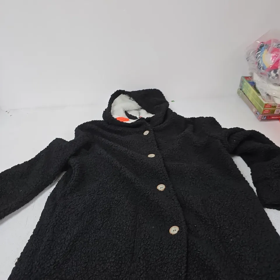 BOX OF APPROXIMATELY 20 ASSORTED CLOTHING ITEMS TO INCLUDE: & MAISI TEDDY FLEECE COAT