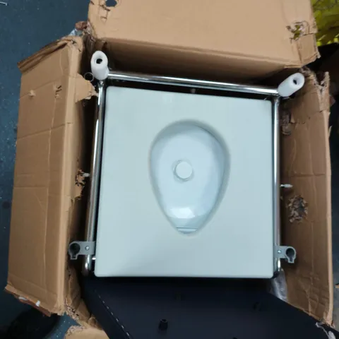 COMMODE TOILET