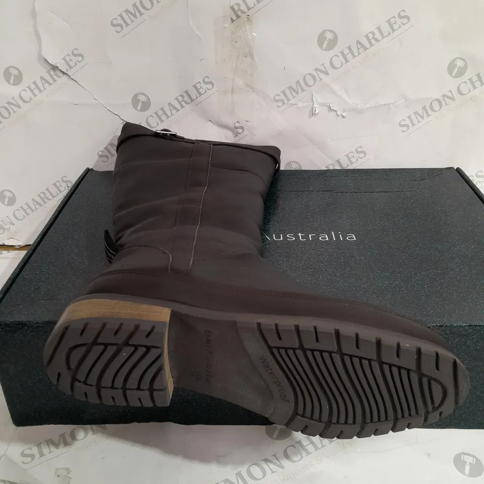 BOXED EMU NATASHA LEATHER BOOTS, ESPRESSO - SIZE 6