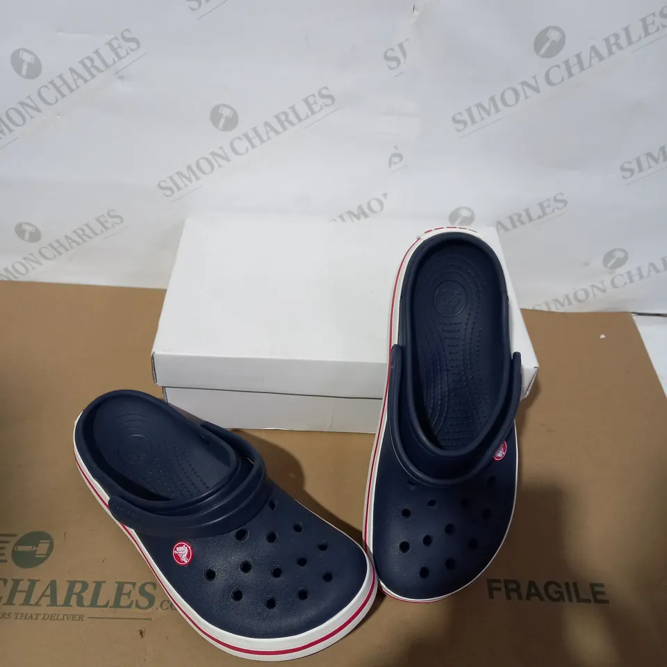 BOXED PAIR OF CROCS SIZE M9