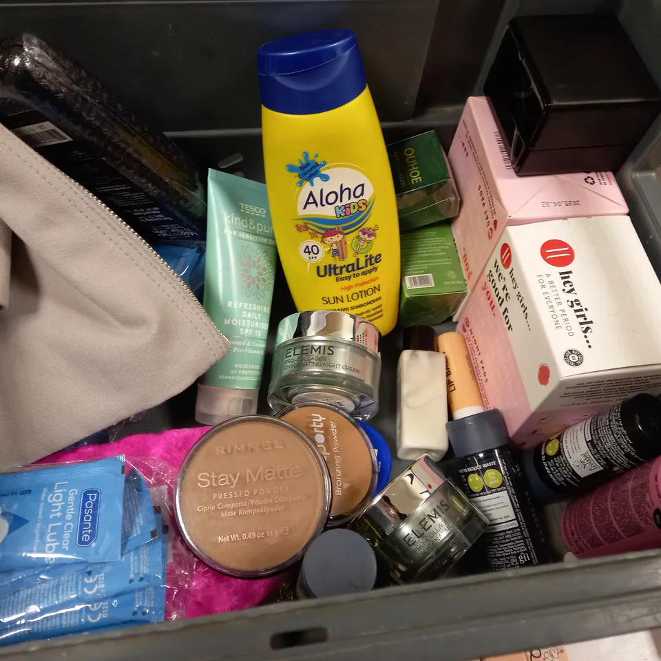 ASSORTED HEALTH AND BEAUTY ITEMS APPROX. 25 ITEMS