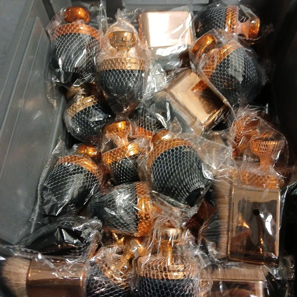 APPROXIMATELY 20 SELF-TANNING/MAKEUP BODY BRUSHES