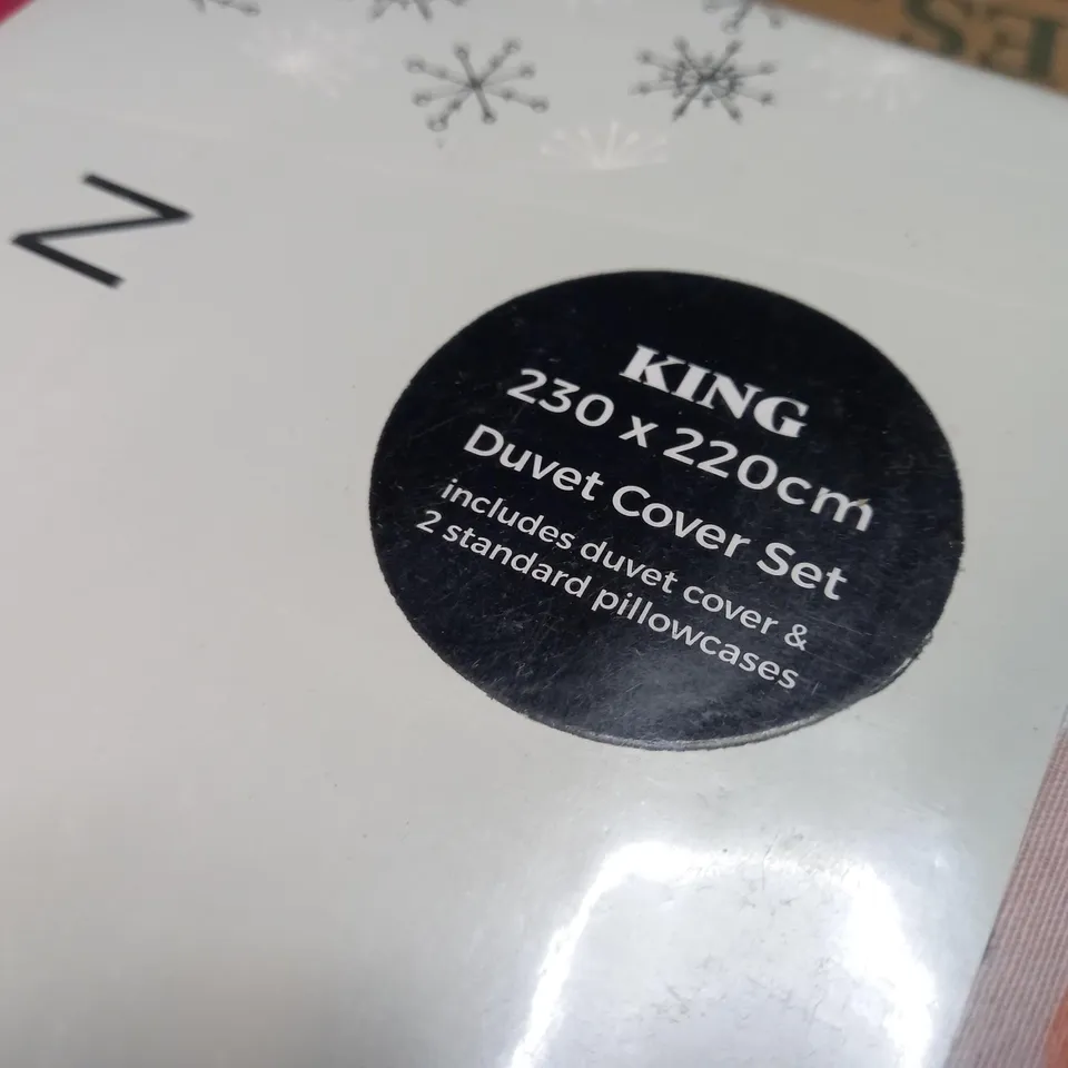 FUSHION SANTA/CHRISTMAS THEMED RED KING DUVET SET