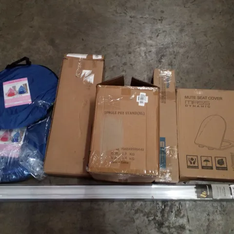 PALLET CONTAINING ASSORTED PRODUCTS INCLUDING POP UP TENTS, TOILET SEATS, DAY & NIGHT ROLLER BLIND, PET BOWL STAND & LED INTEGRATED FIXTURE