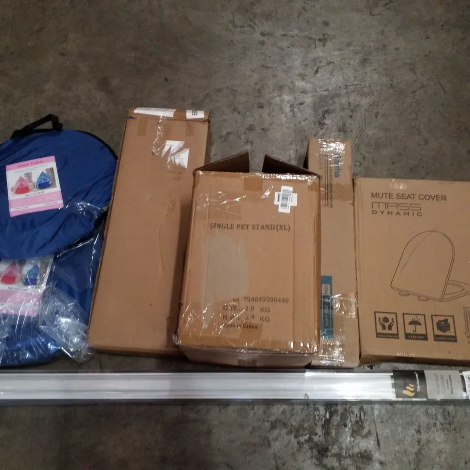 PALLET CONTAINING ASSORTED PRODUCTS INCLUDING POP UP TENTS, TOILET SEATS, DAY & NIGHT ROLLER BLIND, PET BOWL STAND & LED INTEGRATED FIXTURE