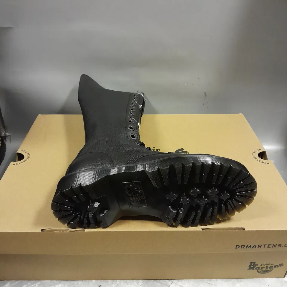 BOXED PAIR OF DR MARTENS BEX PISA KNEEHIGH LEATHER BOOTS IN BLACK SIZE UK 5