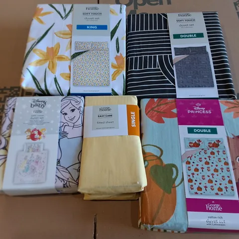 BOX OF APPROXIMATELY 12 ASSORTED BEDDING AND SOFT FURNISHING  ITEMS TO INCLUDE - DUVET SET KING SIZE , DUVET SET DOUBLE , DISNEY BABY DUVET SET ETC