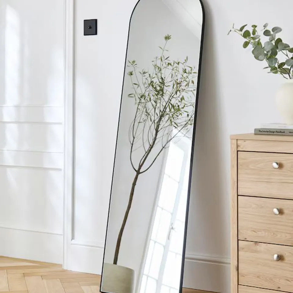 SLIM ARCHED LEANER MIRROR - BLACK