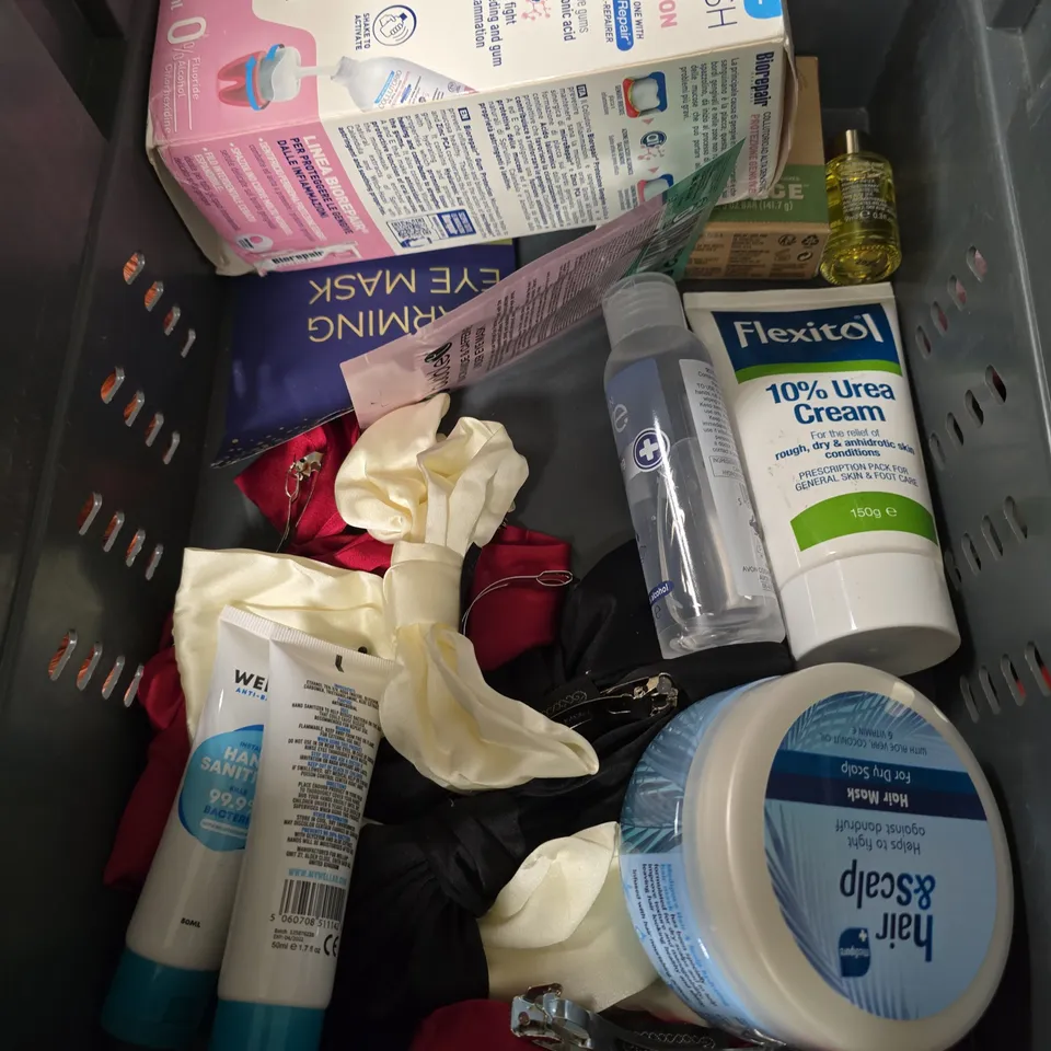 APPROXIMATEY 20 ASSORTED HEALTH AND BEAUTY PRODUCTS TO INCLUDE - PANTENE SHAMPOO - MITCHUM DEODORANT - PURIFIDE DAILY CLEANSER - ETC