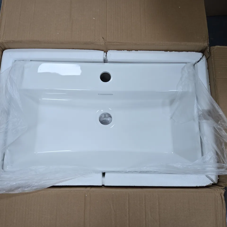 DOPORRO BRÜSSEL206-600 CERAMIC WASHBASIN – GLOSSY WHITE, 68.5 X 45 X 23 CM (BOXED)