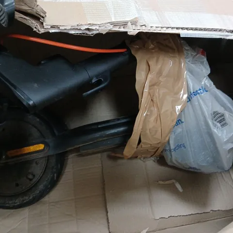 BOXED SEGWAY NINEBOT KICKSCOOTER F2 PRO E ELECTRIC SCOOTER - COLLECTION ONLY 