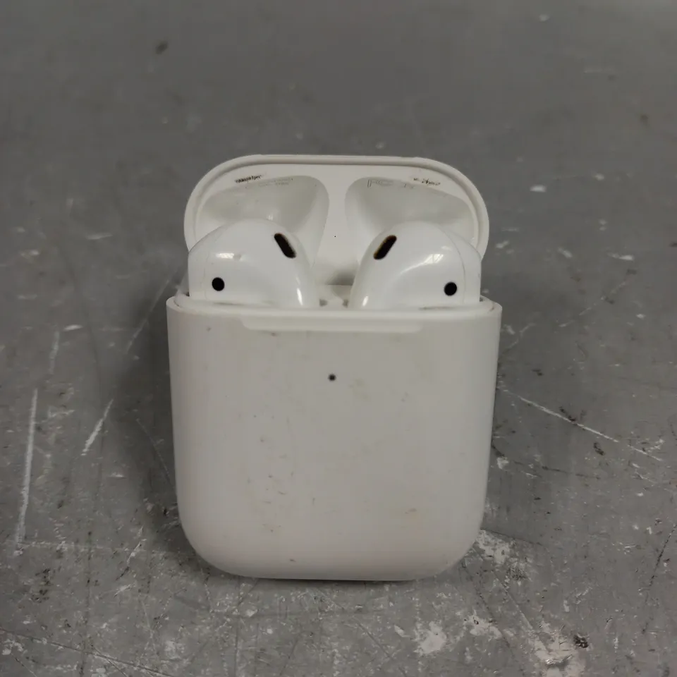 APPLE AIRPODS WITH CHARGING CASE - A1938